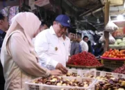 Pj Bupati Bekasi Tinjau Pasar Tambun, Memastikan Stok Dan Harga Bahan Pokok Aman