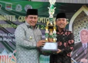 Pj Bupati Bekasi Serahkan Piala Bergilir MTQ ke Kafilah Kecamatan Cikarang Utara