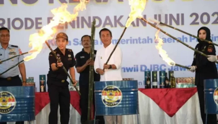 Pemprov Jabar dan Bea Cukai Musnahkan Barang Ilegal Hasil Sitaan Senilai 10,78 Miliar