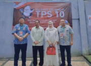 Ketua DPD Golkar Kab. Bekasi H. Ahmad Marzuki Gunakan Hak Pilihnya di TPS 010 Desa Lambang jaya