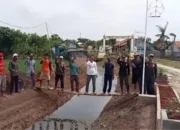 Pemdes Karangmukti Lakukan Penataan Taman Menuju Wisata Embung Batu Bereum
