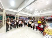 Kajati Beserta Jajaran dan Para Kajari Se Jabar Berikan Bantuan Korban Terdampak Banjir di Kota Bekasi
