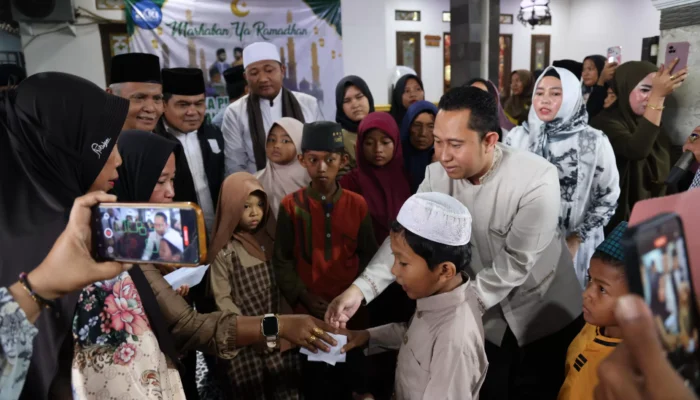 Berbagi Kebahagiaan di Bulan Ramadhan,  H Sarjan SH Berikan Santunan Anak Yatim dan Dhuafa serta Doakan Bupati Bekasi
