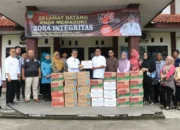 Diskominfosantik Kabupaten Bekasi Salurkan Bantuan bagi Korban Banjir di Cibarusah