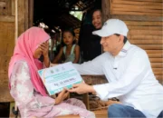 Rumah Panggung Nyaris Roboh, Wagub Banten A Dimyati Natakusumah Salurkan Bantuan Rutilahu
