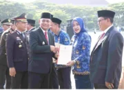 Pemkab Bekasi Serahkan 130 Badan Hukum Koperasi Merah Putih