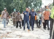 Kembalikan Fungsi RTH, Pemkab Karawang Bersama PT KAI Tertibkan Kawasan Taman Ade Irma