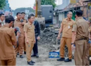 Pastikan Selesai Sesuai Batas Waktu Kontrak, Bupati Aep Tinjau Proyek Pembangunan Sistem Drainase