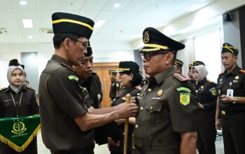 Kajati Jabar Lantik Tiga Kajari, Semeru SH Resmi Jabat Kajari Kab Bekasi