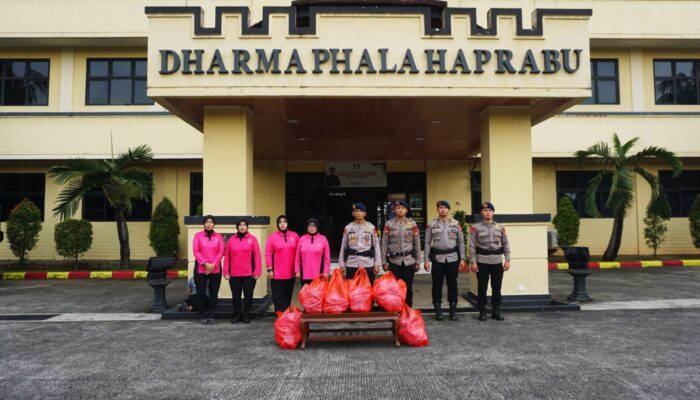 Brimob Polda Metro Jaya dan Bhayangkari Berbagi Takjil di Tegal Danas, Wujud Kepedulian Ramadan