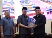 Rapat Paripurna Nota Penjelasan LKPJ, Plt Bupati Bekasi Dukung Pembentukan Raperda Perlindungan Guru