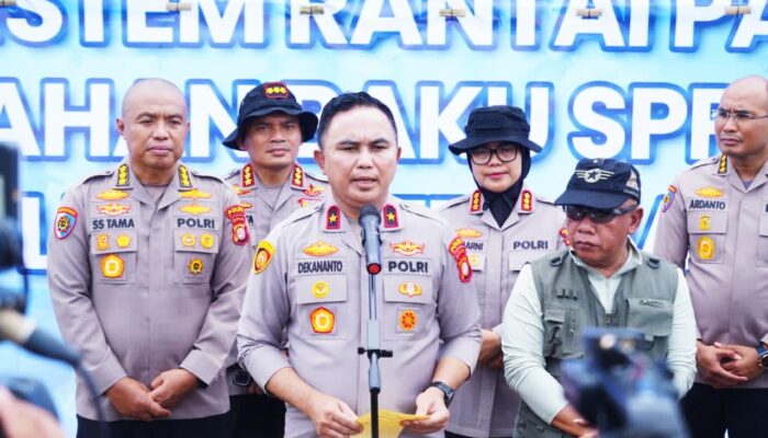 Polda Metro Jaya Perkuat Ketahanan Pangan, Tebar Puluhan Ribu Benih Ikan dan Salurkan Bantuan di Muara Gembong