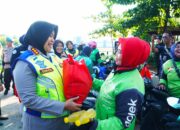Kapolres Metro Bekasi Salurkan 400 Paket Sembako untuk Perempuan Pekerja Informal di Momentum Hari Kartini