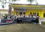 Warga Grudug Kantor BPD Telaga Murni, Tolak Penetapan DPT Pemilihan Berbau Nepotisme