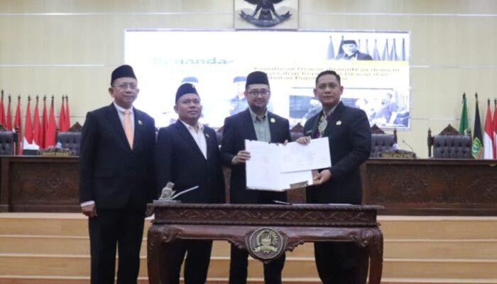 Dua Raperda Disahkan, Pemkab Bekasi Perkuat Perlindungan Guru dan Ketertiban Masyarakat