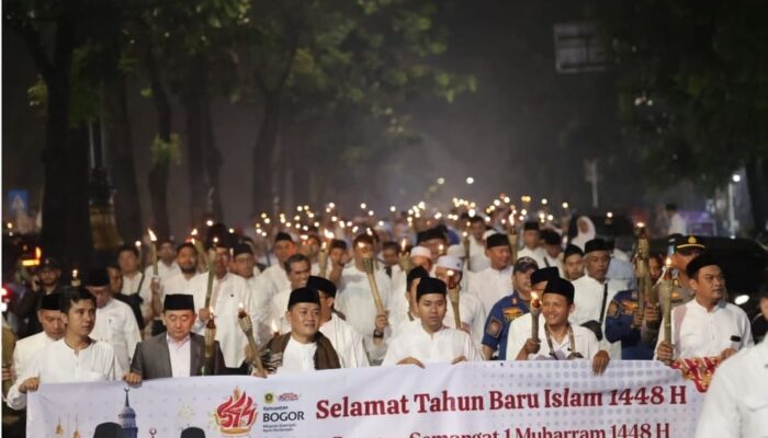 Pemkab Bogor Bersama Ribuan Warga Pawai Obor Peringati Tahun Baru Islam 1448 Hijriyah