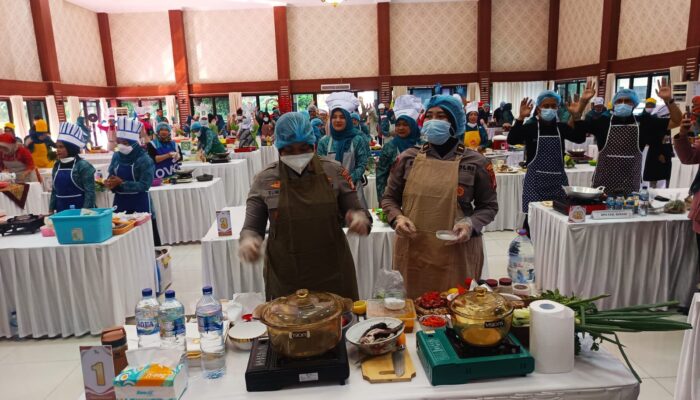 Hari Bhayangkara ke-80, Polres Metro Bekasi Libatkan 80 Peserta dalam Lomba Memasak Sehat