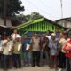 Jaga Jakarta Jaga Bekasi, Kabagops Polres Metro Bekasi Sambangi Satkamling Pasir Gombong dan Salurkan 100 Paket Sembako
