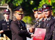 HUT Bhayangkara ke-80, Polres Metro Bekasi Anugerahkan Tanda Kehormatan kepada Personel Berprestasi