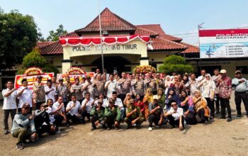 Perkuat Sinergitas di HUT Bhayangkara ke-80, Pemdes TanjungBaru Beri Surprise ke Polsek Cikarang Timur