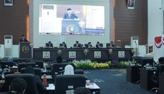 Ketua DPRD Karawang H Endang Sodikin Pimpin Rapat Paripurna Bahas Tiga Agenda Penting