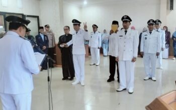 Lantik Enam Pj Kades, Camat Sukawangi Minta Pj Kades Bangun Komunikasi dengan Perangkat Desa dan BPD