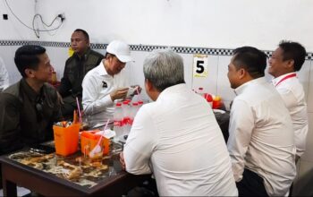 Usai Hadiri Rakorda PSI Kab Bekasi, Jokowi Sambangi Warung Bakso di Cikarang Timur