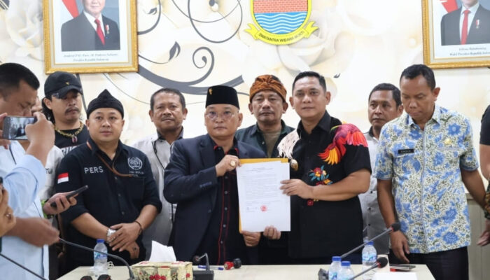 Plt Bupati Bekasi Terima Massa Aksi Solidaritas Wartawan Se-Bekasi Raya