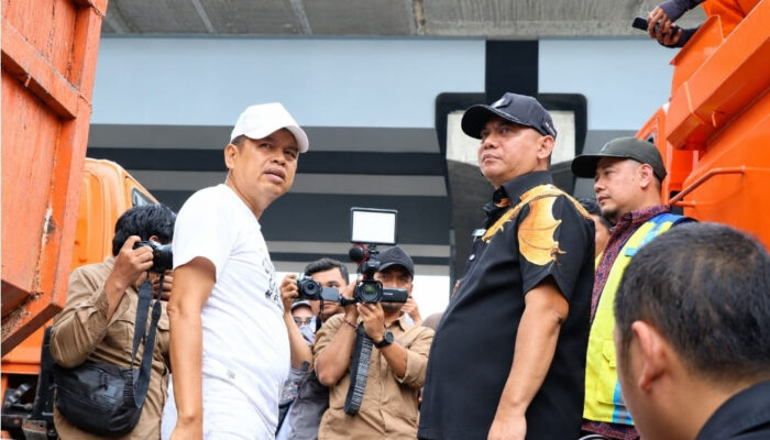 Tangani Tumpukan Sampah KM 19, Bupati Bekasi Bersama Gubernur KDM Turun Langsung ke Lokasi