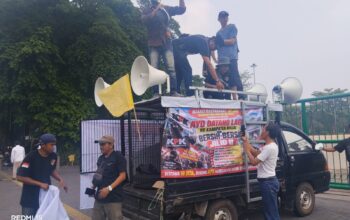 Aksi Damai Ratusan Warga 18 Desa Kabupaten Bekasi di Jakarta Desak Pelantikan Kades Ditunda